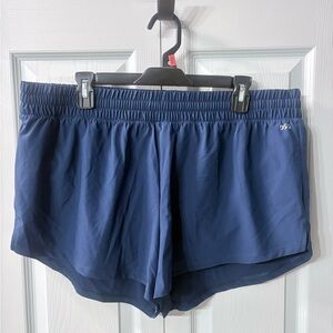 NWT DSG Women's Stride Mid-Rise Shorts Size XL university navy sold out online